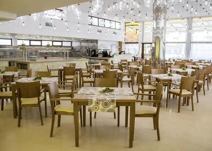 阳光海滩全包酒店 4*