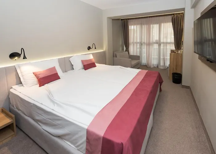 מלון Grand Sunny 4*